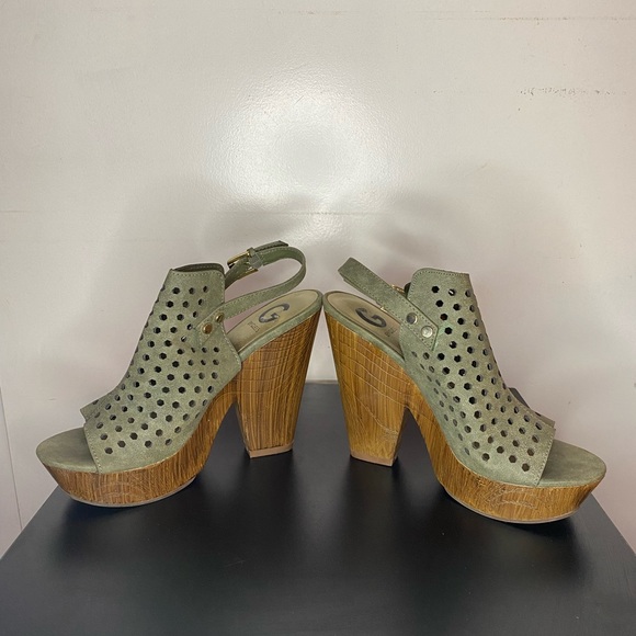 Guess Peep Toe Block Heels in Olive  - size 5.5 - Picture 5 of 8